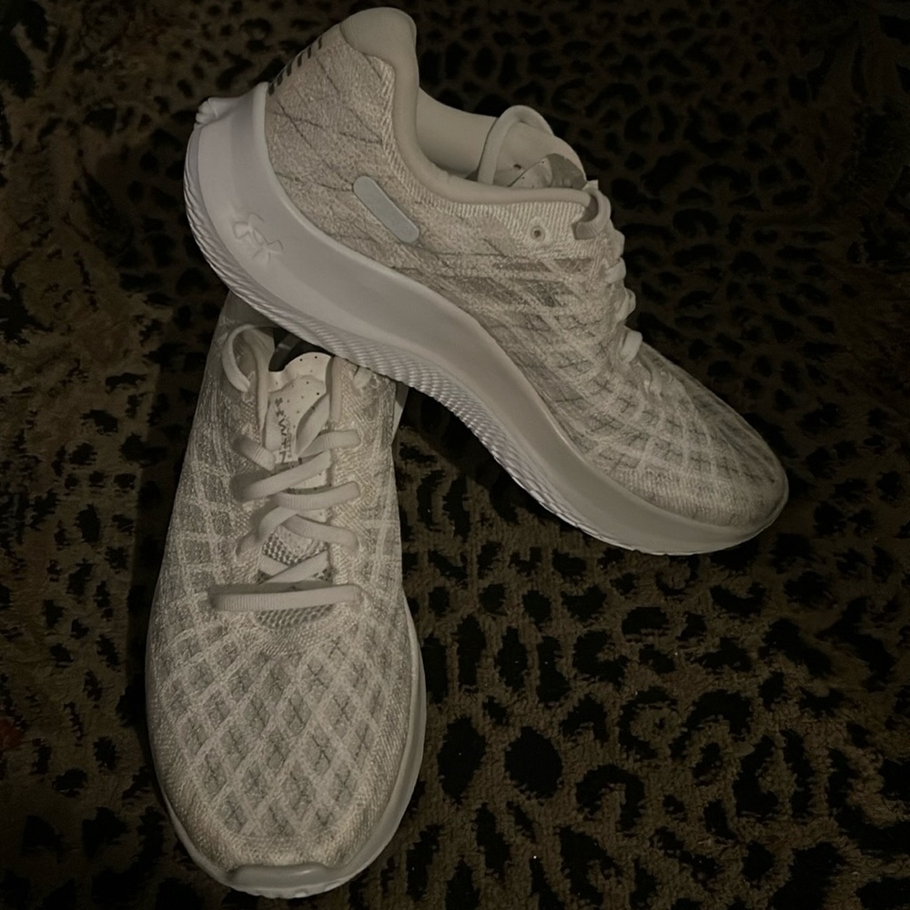 Under Armour FLOW Velociti Wind 2